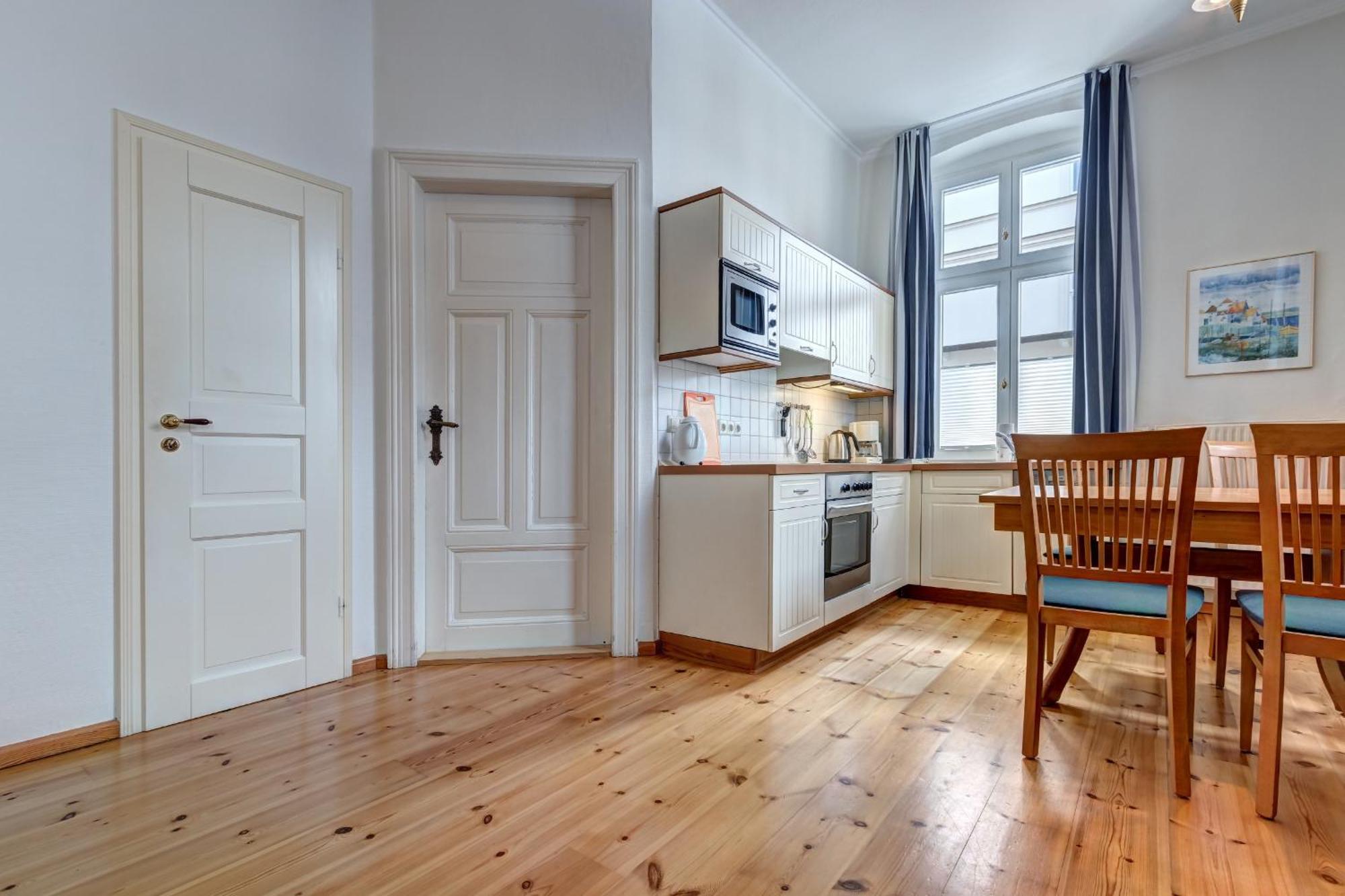 Villa Ahlbeck - Ferienwohnung Kuehlungsborn Херингсдорф Екстериор снимка